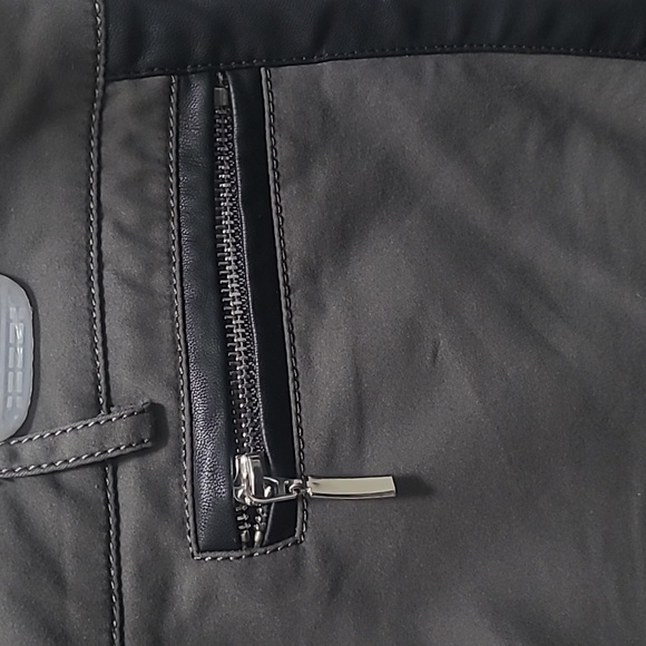 Grey above the knee pencil skirt: Saudra Augelazzi - Picture 2 of 4